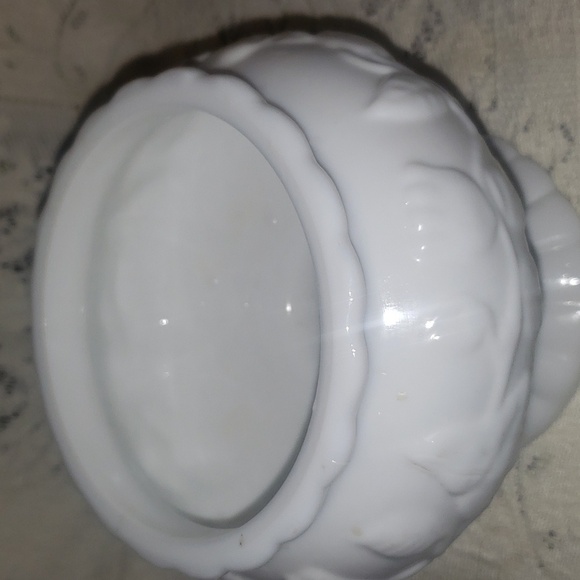 Vintage Floral Vine Pedestal Planter/White Milk Glass Vase - Picture 2 of 6